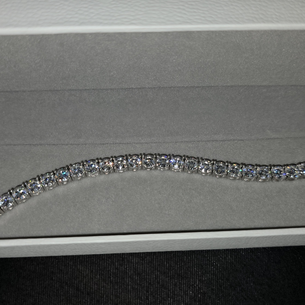 β¨ Luxury Moissanite Tennis Bracelet | 5mm | S925 Silver | Rhodium Finish β¨ - Picture 3 of 3